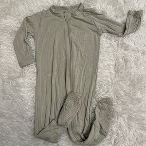 Kyte Baby Zippered Footie. Size 6-12M